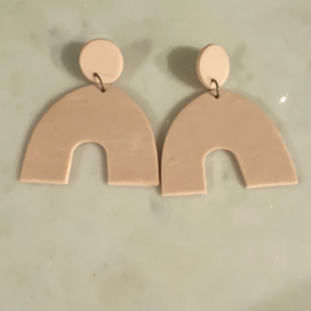 Pale peach/tan clay earrings